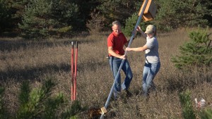 John_Caiche_raising_box_1